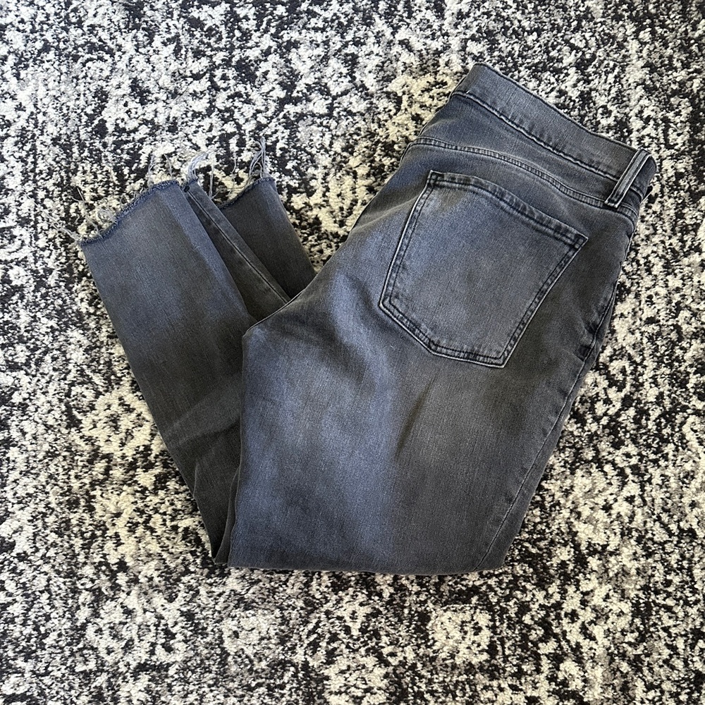 Mid-Rise Boyfriend
Straight Ripped Black Jeans for Women
